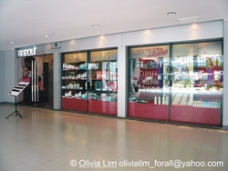Uoa_shop4_thumb