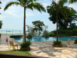 View_of_swimming_pool_thumb