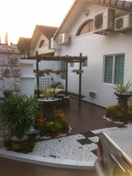 Molek_garden_thumb