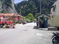 27042012363_thumb