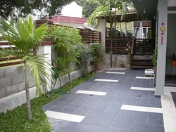 25-side_view_of_porch_and_patio_thumb