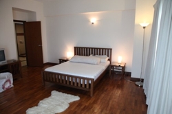 Crown_regency-a27-main_bedroom_thumb