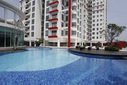 Main_swimming_pool_2_thumb