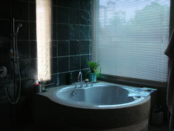13_master_bath_thumb