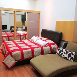 19-12_bedroom_close_up_thumb