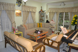 Spacious_living_room_2_thumb