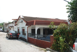 2.side_view_of_the_house_thumb