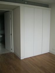 Room_with_built-in_wardrobe_thumb
